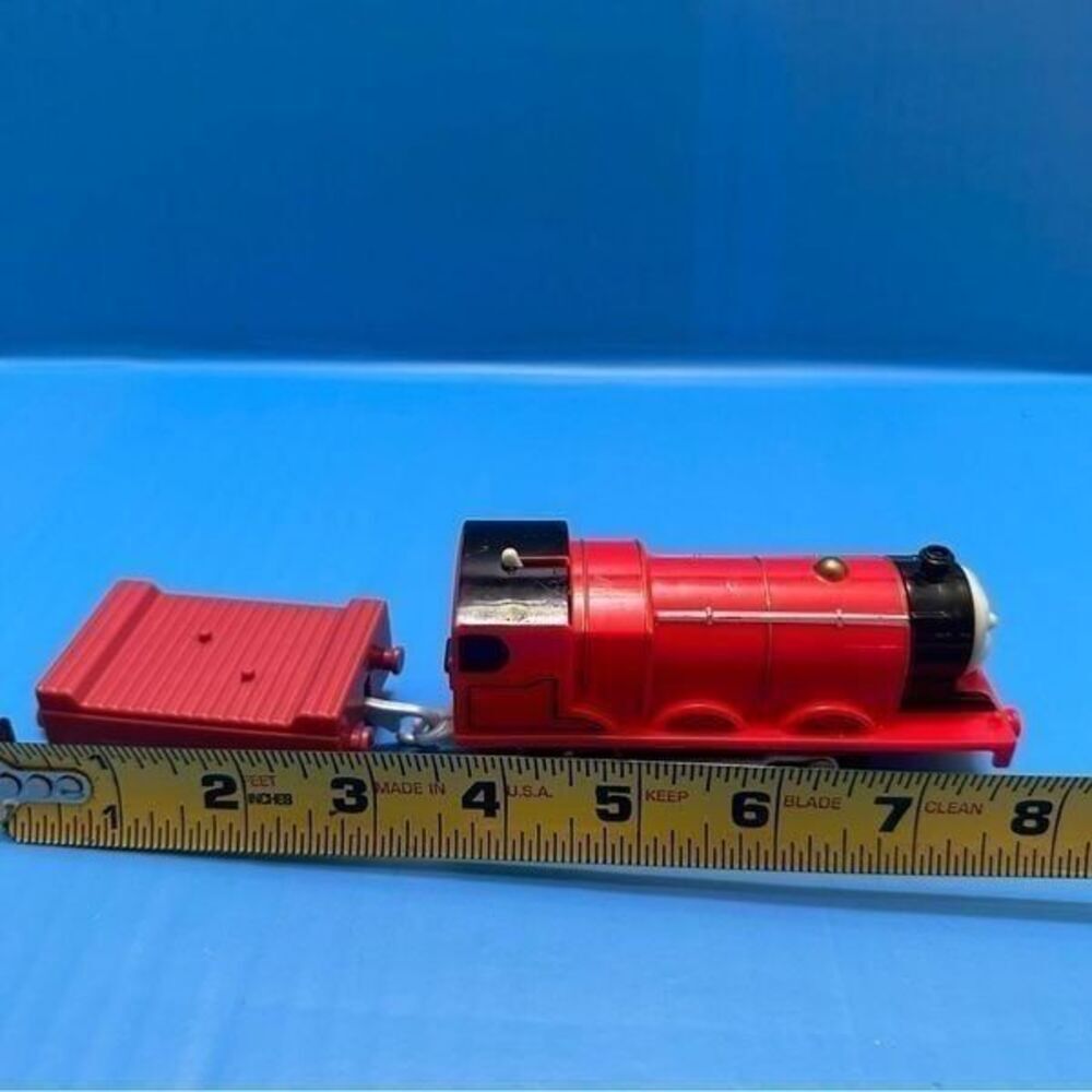 Thomas & Friends JAMES Train - Picture 4 of 7